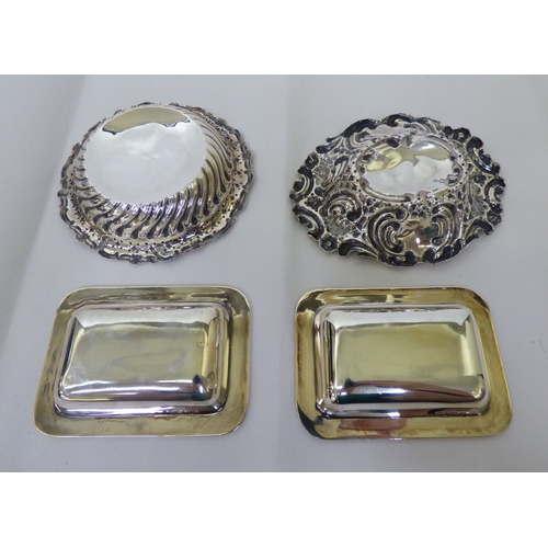 148 - Silver collectables: to include a pair of pin trays&nbsp; Sheffield 1938&nbsp; (approx. combined gro... 
