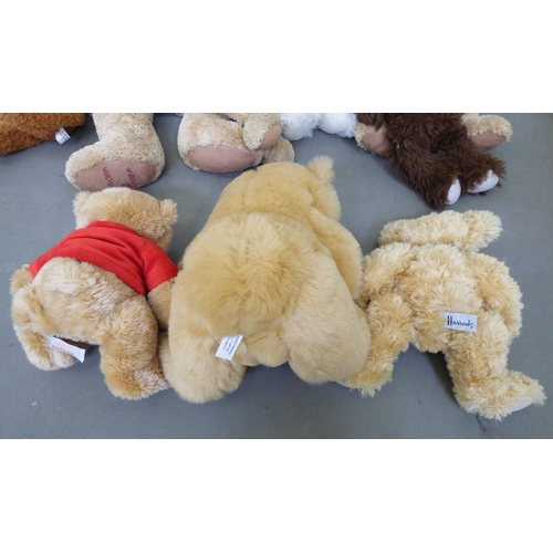 152 - Modern soft toys, mainly Teddy bears: to include an example by Festive Productions&nbsp; 14