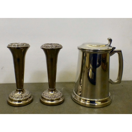 155 - A mixed lot: to include decorative commemorative Wedgwood china plates  7