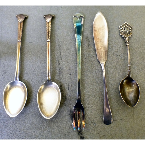 155 - A mixed lot: to include decorative commemorative Wedgwood china plates  7