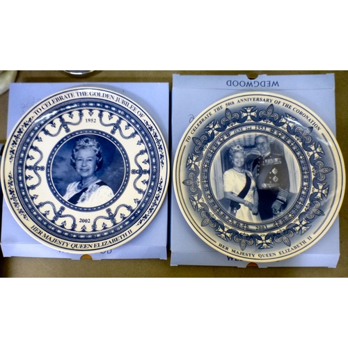155 - A mixed lot: to include decorative commemorative Wedgwood china plates  7