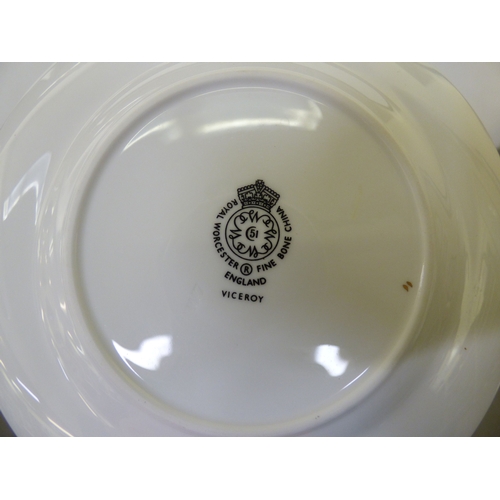 167 - China tea/dinnerware: to include examples by Royal Worcester&nbsp;