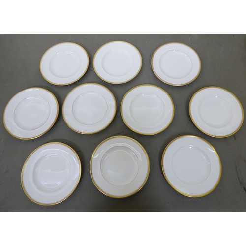 167 - China tea/dinnerware: to include examples by Royal Worcester&nbsp;