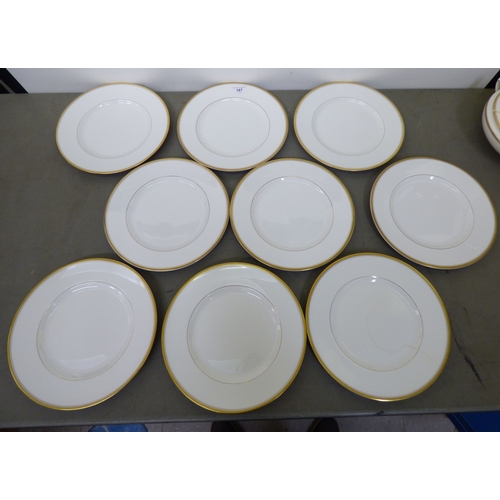 167 - China tea/dinnerware: to include examples by Royal Worcester&nbsp;