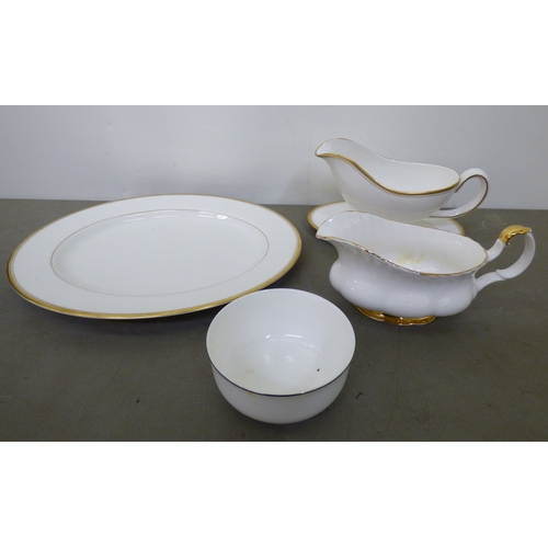 167 - China tea/dinnerware: to include examples by Royal Worcester&nbsp;