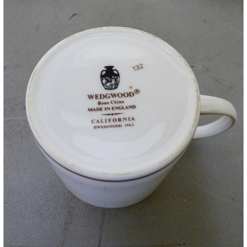 167 - China tea/dinnerware: to include examples by Royal Worcester&nbsp;