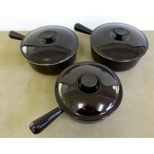 66 - Le Creuset enamelled cast iron kitchenware: to include gratin dishes&nbsp; 15