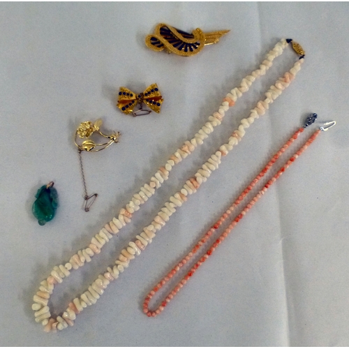 68 - Items of personal ornament: to include a yellow floral design brooch&nbsp; stamped 750&nbsp; (approx... 