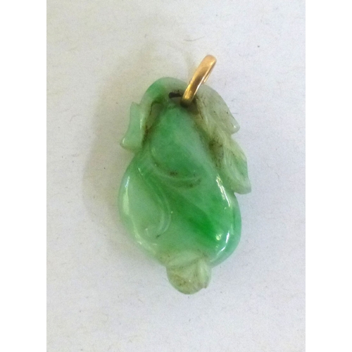 68 - Items of personal ornament: to include a yellow floral design brooch&nbsp; stamped 750&nbsp; (approx... 