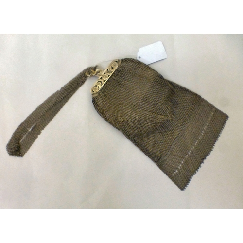 77 - A George V silver mounted chainmail purse&nbsp; London 1926&nbsp; (approx. 183grms)&nbsp;