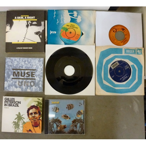 Records and 45rpms, mostly rock n' pop: to include examples by Queen ...