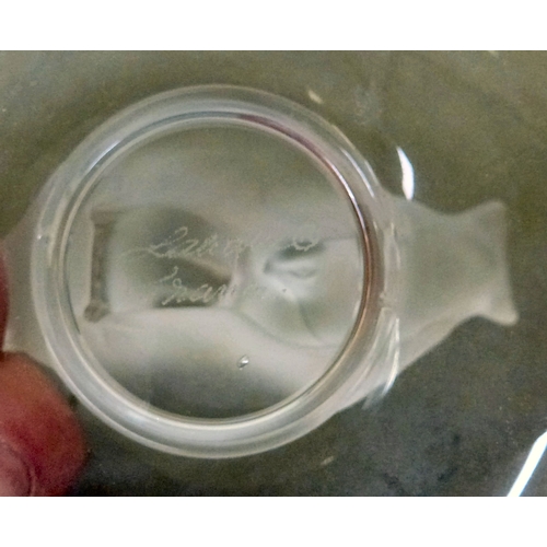 250 - Lalique glass ornaments, viz. a pin dish, surmounted by a pair of kissing doves  2