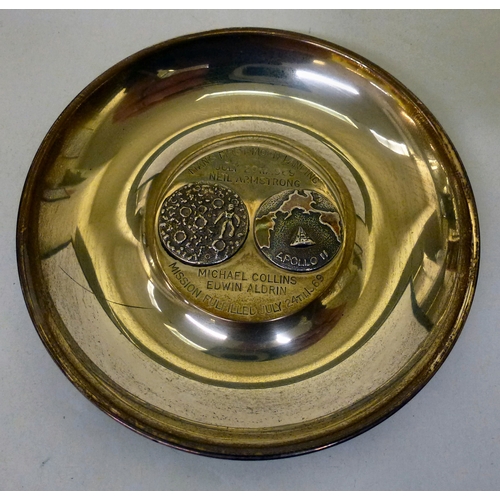 252 - A silver pin dish, commemorating the Moon Landing&nbsp; 4dia&nbsp; (approx. 55.6grms)&nbsp;