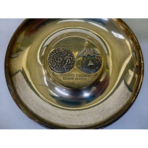 252 - A silver pin dish, commemorating the Moon Landing&nbsp; 4dia&nbsp; (approx. 55.6grms)&nbsp;