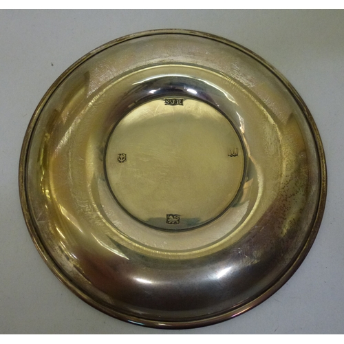 252 - A silver pin dish, commemorating the Moon Landing&nbsp; 4dia&nbsp; (approx. 55.6grms)&nbsp;