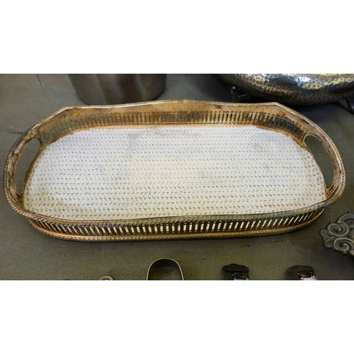 256 - Decorative and functional metalware: to include a spot-hammered pewter bowl&nbsp; 4