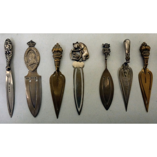 258 - A mixed lot: to include a silver bookmark, surmounted by an owl&nbsp;