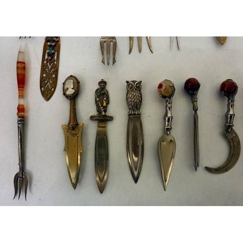 258 - A mixed lot: to include a silver bookmark, surmounted by an owl&nbsp;