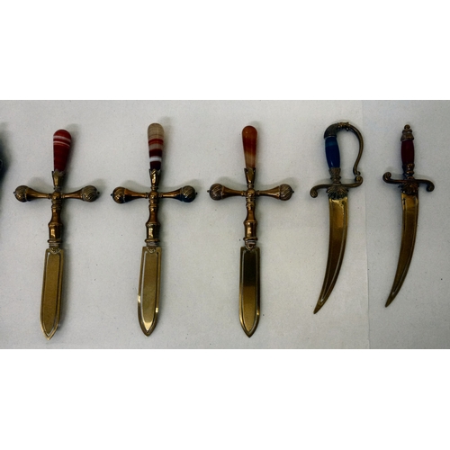 258 - A mixed lot: to include a silver bookmark, surmounted by an owl&nbsp;