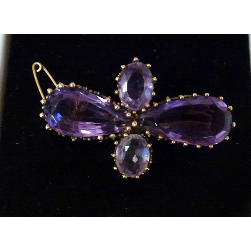 260 - A mixed lot: to include a Parker 61 gold plated fountain pen; items of personal ornament; and an 'Ac... 