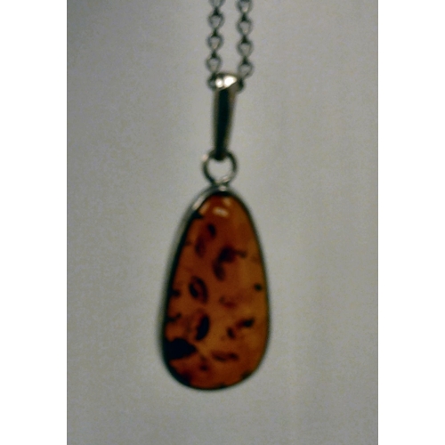 260 - A mixed lot: to include a Parker 61 gold plated fountain pen; items of personal ornament; and an 'Ac... 