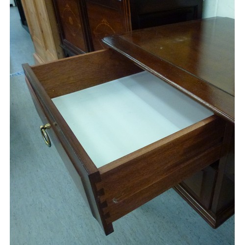 300 - A Stag mahogany dressing table with a raised, mirrored back, over five drawers, raised on square leg... 