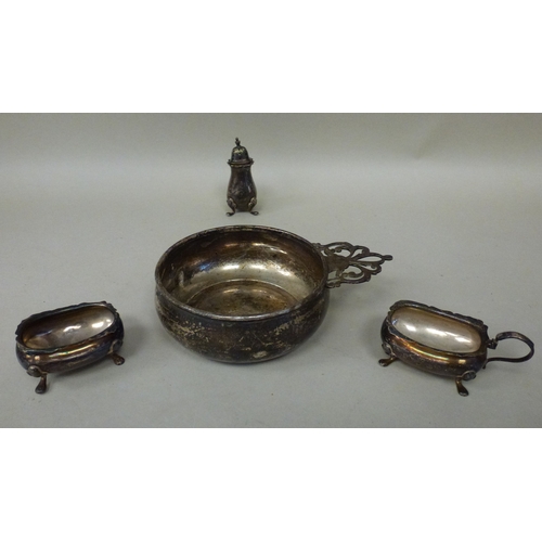 17 - Silver collectables: to include a bleeding bowl&nbsp; stamped Sterling&nbsp; 4