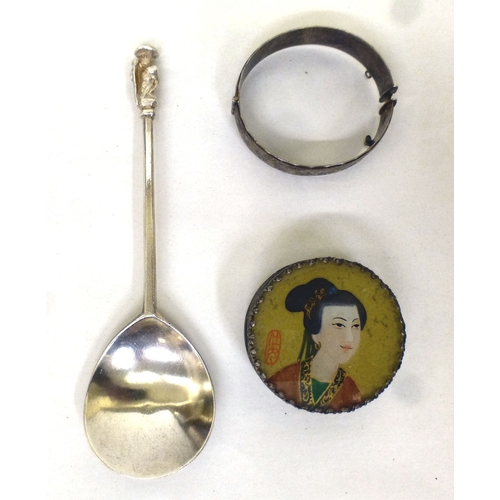 307 - Collectables: to include a hinged bangle&nbsp; stamped Sterling&nbsp; (approx. combined gross weight... 