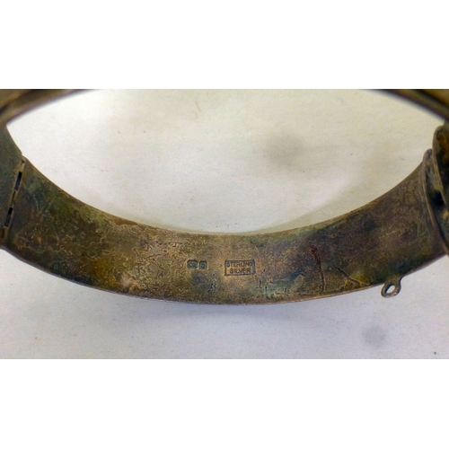 307 - Collectables: to include a hinged bangle&nbsp; stamped Sterling&nbsp; (approx. combined gross weight... 