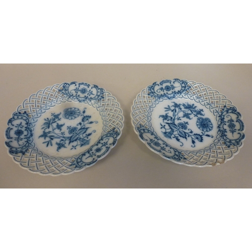 42 - A pair of late 19thC Meissen porcelain ribbon plates, each decorated in the Onion pattern&nbsp; 9