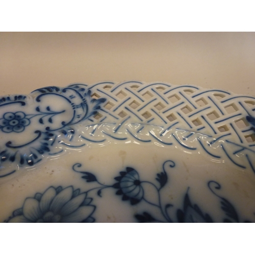 42 - A pair of late 19thC Meissen porcelain ribbon plates, each decorated in the Onion pattern&nbsp; 9