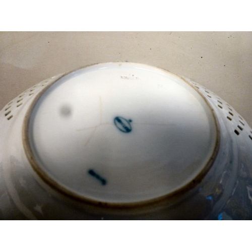 42 - A pair of late 19thC Meissen porcelain ribbon plates, each decorated in the Onion pattern&nbsp; 9