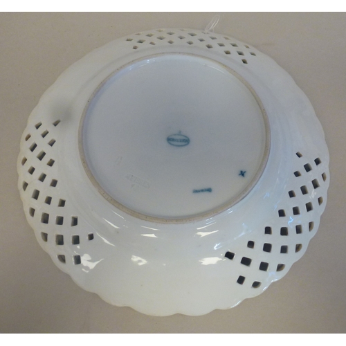 42 - A pair of late 19thC Meissen porcelain ribbon plates, each decorated in the Onion pattern&nbsp; 9