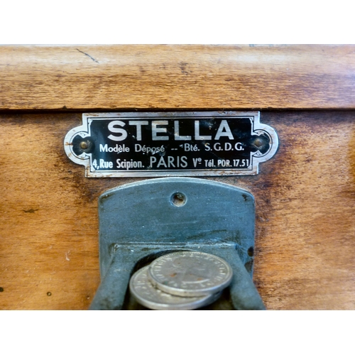 46 - An early 20thC Stella mechanical football arcade game&nbsp; 17