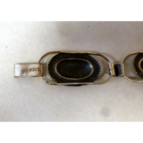 21 - Jewellery: to include a pair of Chinese white metal and enamelled pendants, each set with a jade dis... 