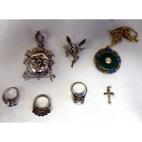 21 - Jewellery: to include a pair of Chinese white metal and enamelled pendants, each set with a jade dis... 