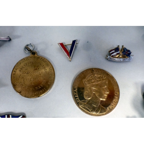 29 - Military and similar items of personal ornament and small collectables: to include two RAF pins(Plea... 