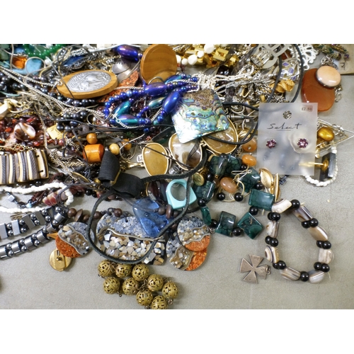 33 - Costume jewellery: to include bracelets; and necklaces