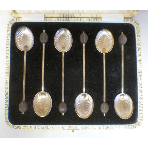 49 - Silver collectables: to include a Georgian sauce ladle&nbsp; indistinct marks&nbsp; (approx. combine... 