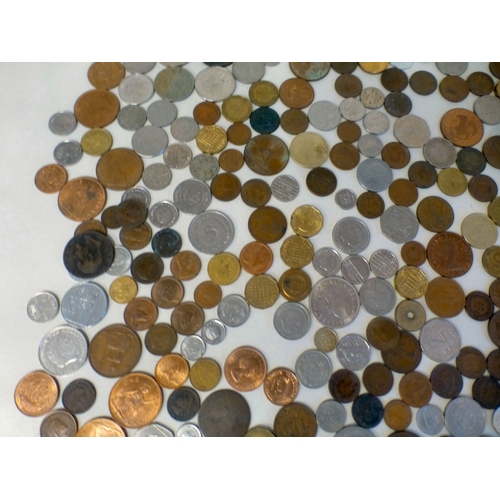 51 - Uncollated British, American and other coinage: to include a proof example for Winston Churchill
