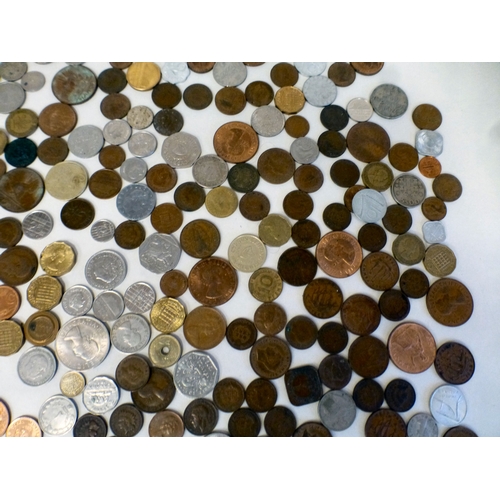 51 - Uncollated British, American and other coinage: to include a proof example for Winston Churchill