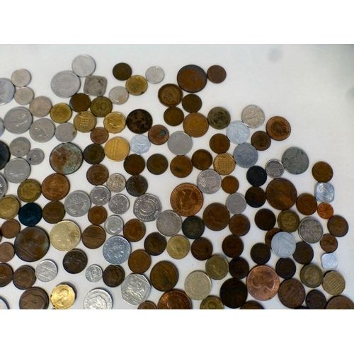 51 - Uncollated British, American and other coinage: to include a proof example for Winston Churchill