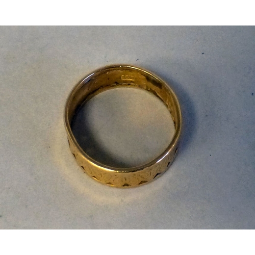 53 - A (probably) 22ct gold wedding band&nbsp; (approx. 4grms)