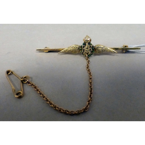 6 - An 18ct gold RAF pin badge&nbsp; (approx. 3.5grms)