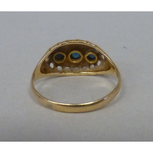 60 - An antique 18ct gold ring&nbsp; (approx. 2.2grms)
