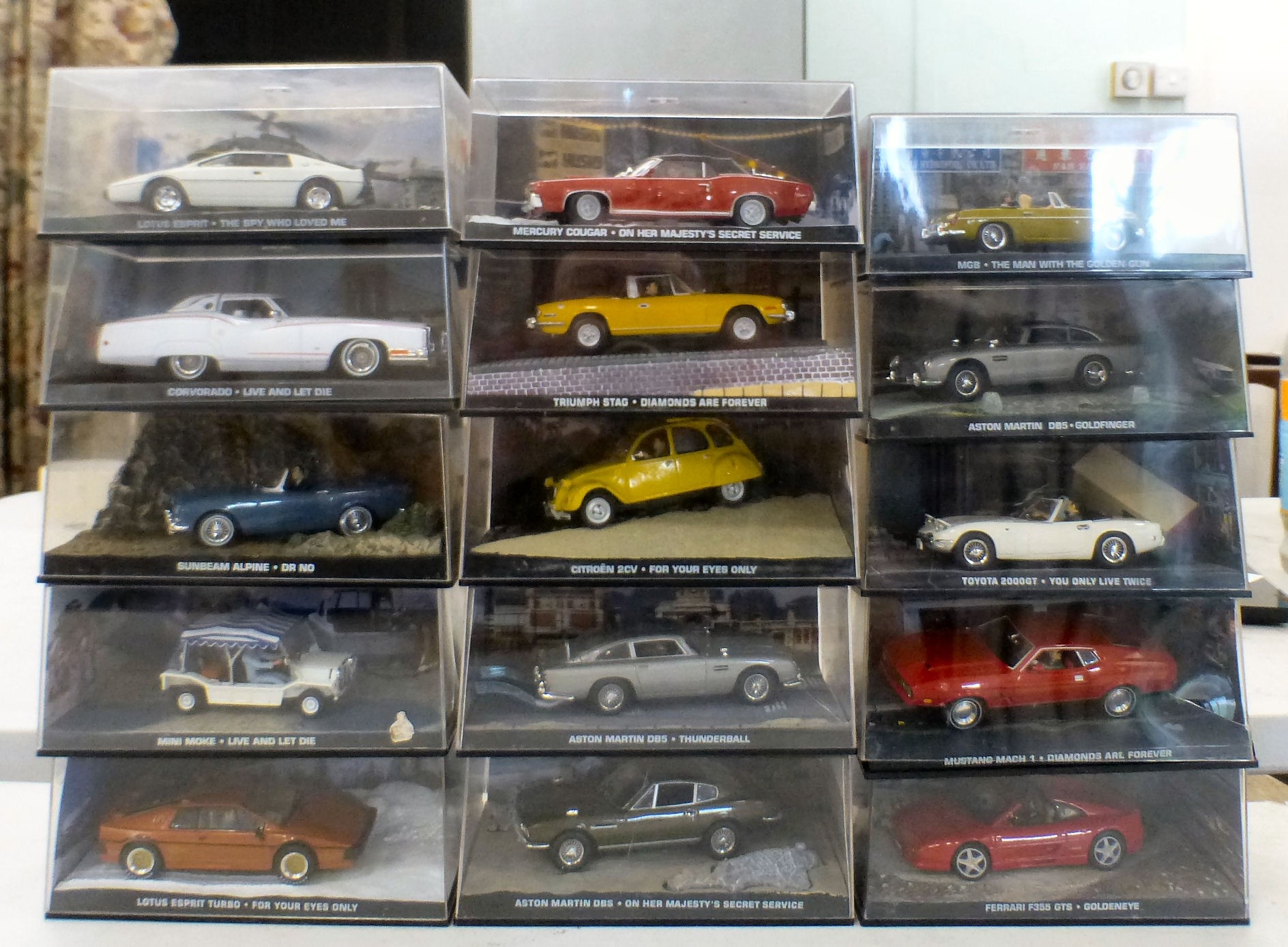 James Bond themed collectables: to include diecast model vehicles