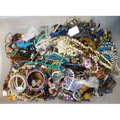 18 - Costume jewellery&nbsp; various styles and designs