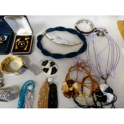 24 - Costume jewellery: to include a Kendall & James gold tone, hinged bangle