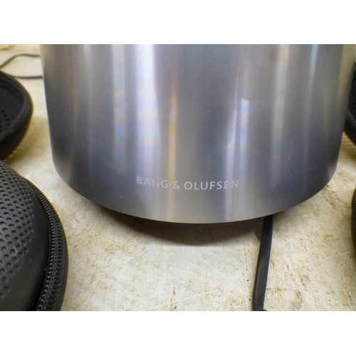 25 - Speakers, viz. a Beosound 2, type no.6658  17