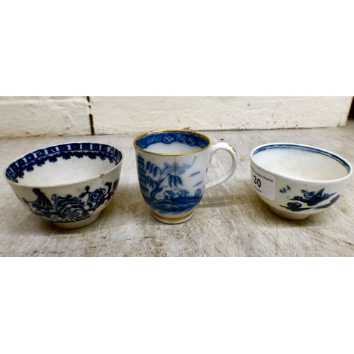 30 - 18th/19thC English porcelain collectables: to include two tea bowls and saucers, decorated in blue a... 